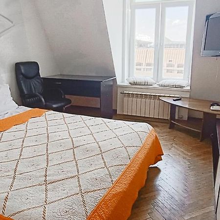 Апартаменти В Центрі На Галицький Для Чотирьох Leopoli Esterno foto