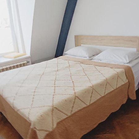 Апартаменти В Центрі На Галицький Для Чотирьох Leopoli Esterno foto